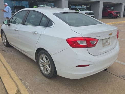 Used 2017 Chevrolet Cruze LT w/ Convenience Package FWD image 5