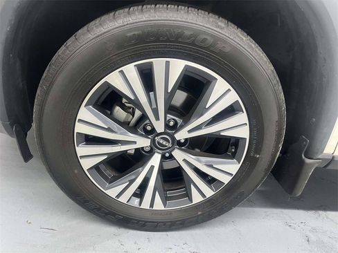 Used 2023 Nissan Rogue SV image 10