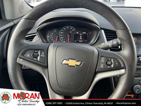 Certified 2022 Chevrolet Trax LT w/ LT Convenience Package image 18