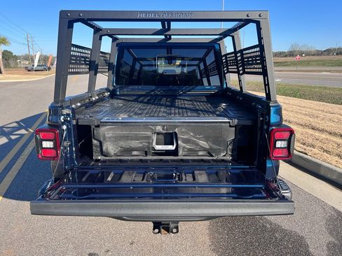 Used 2025 Jeep Gladiator Rubicon image 12