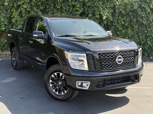 Used 2019 Nissan Titan PRO-4X AWD/4WD image 2