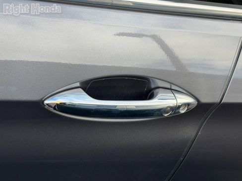 Used 2017 Honda Pilot Touring image 9