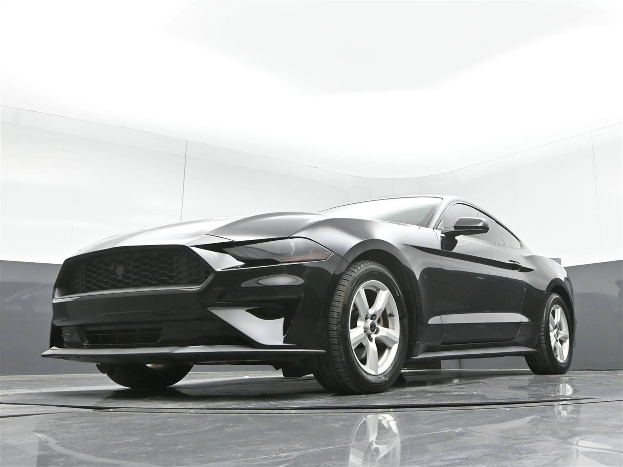 Used 2018 Ford Mustang Coupe RWD image 27