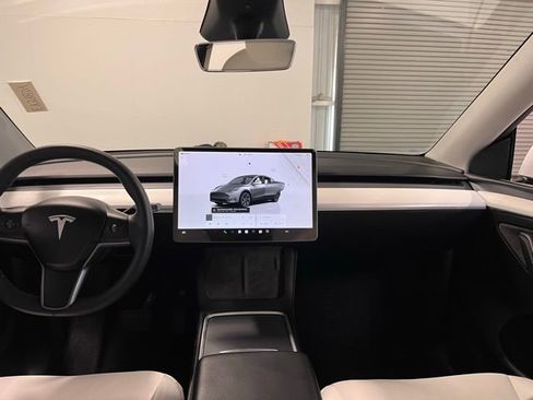 Used 2024 Tesla Model Y Long Range image 19