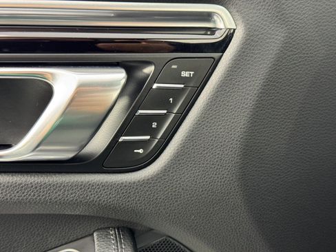 Used 2023 Porsche Macan image 18