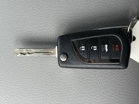 Used 2023 Toyota Camry SE image 29