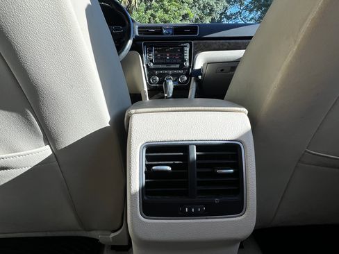 Used 2014 Volkswagen Passat TDI SEL Premium image 37