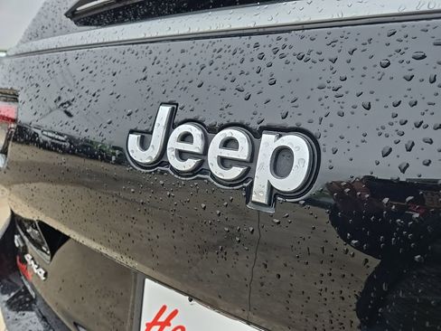 Used 2021 Jeep Grand Cherokee L Summit w/ Advanced Protech Group IV AWD/4WD image 23