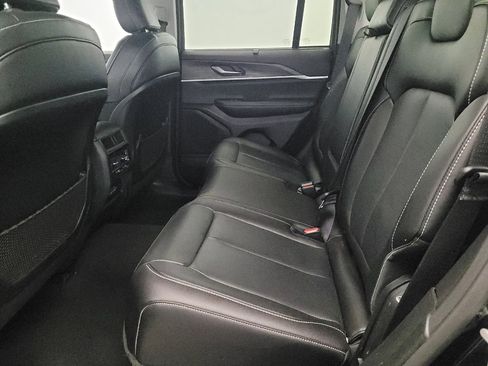 Used 2023 Jeep Grand Cherokee Limited w/ Luxury Tech Group II image 18