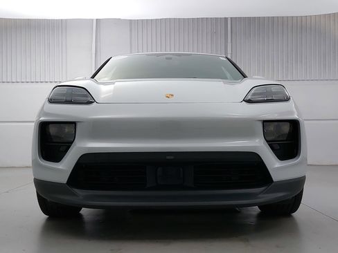 Used 2025 Porsche Macan Electric RWD image 10
