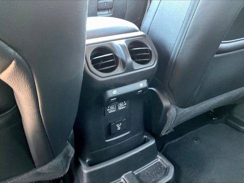 Used 2021 Jeep Wrangler Unlimited Sahara AWD/4WD image 12