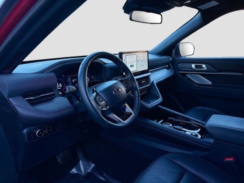 Used 2025 Ford Explorer Platinum image 9