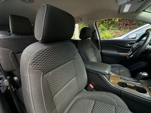 Used 2017 GMC Acadia SLE image 32