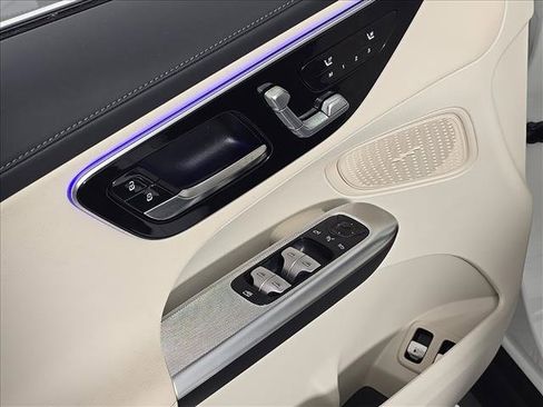 Used 2025 Mercedes-Benz GLC 350e 4MATIC image 16