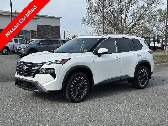 Certified 2025 Nissan Rogue SL w/ Tech Package FWD image 3