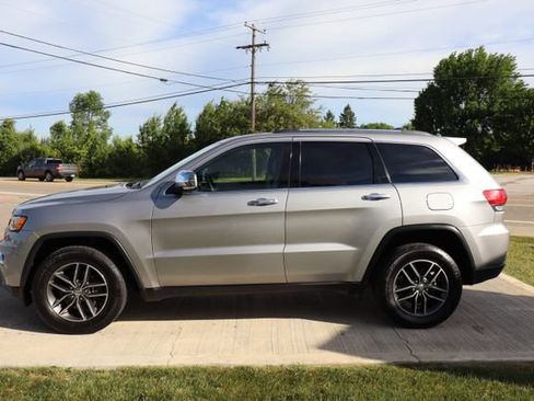 Used 2018 Jeep Grand Cherokee Limited AWD/4WD image 30