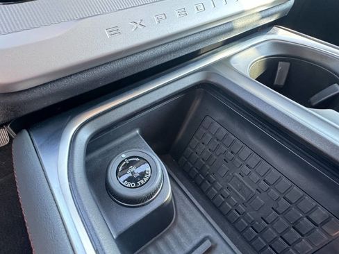 Used 2025 Ford Expedition Active AWD/4WD image 26