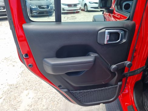Used 2024 Jeep Gladiator Sport AWD/4WD image 10