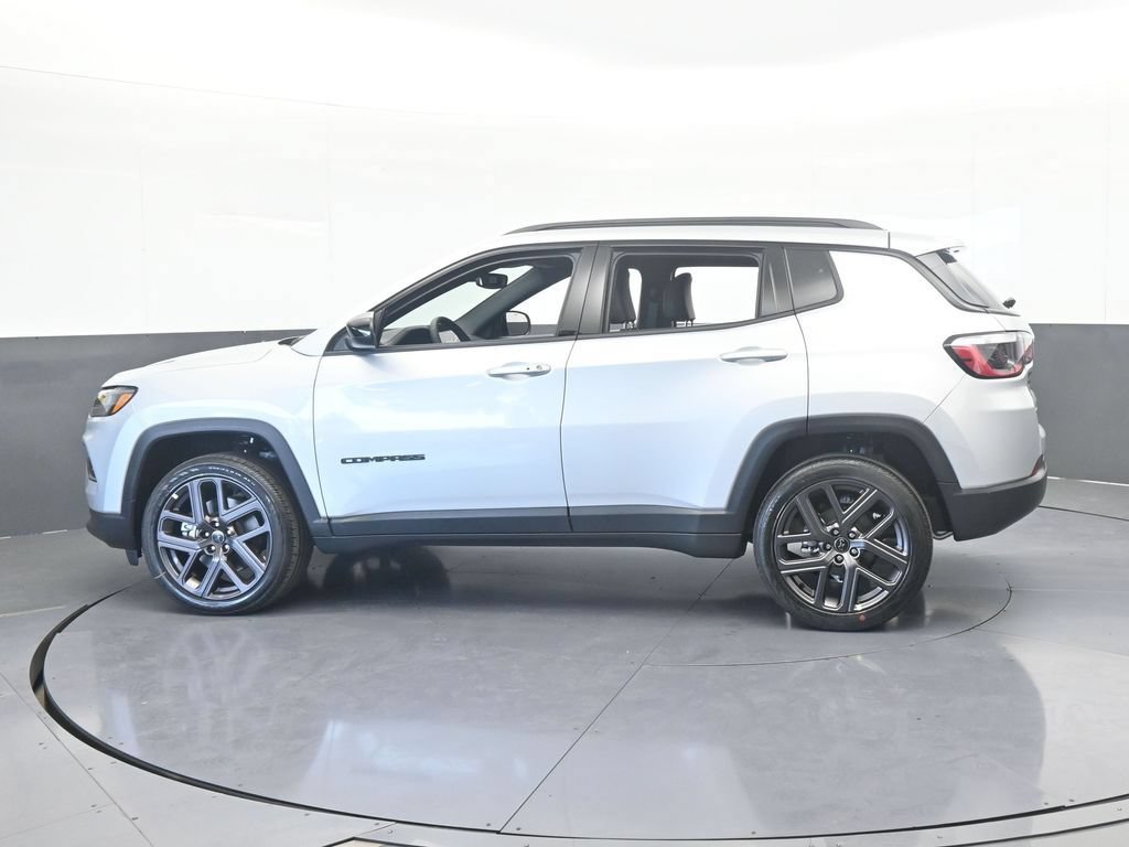 New 2026 Jeep Compass Latitude AWD/4WD image 3