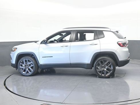 New 2026 Jeep Compass Latitude image 3