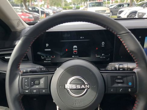 Used 2025 Nissan Kicks SR FWD image 19