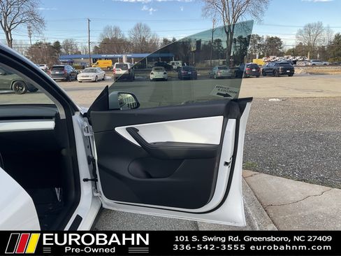 Used 2022 Tesla Model Y Performance image 17