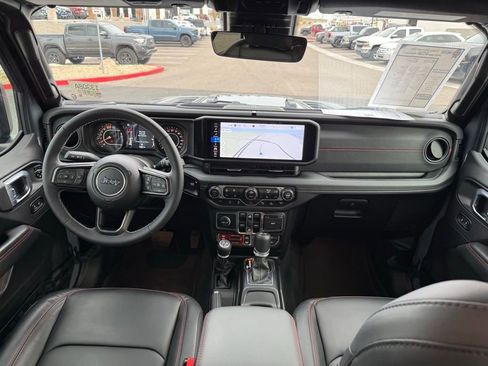 Used 2025 Jeep Wrangler Unlimited Rubicon image 19