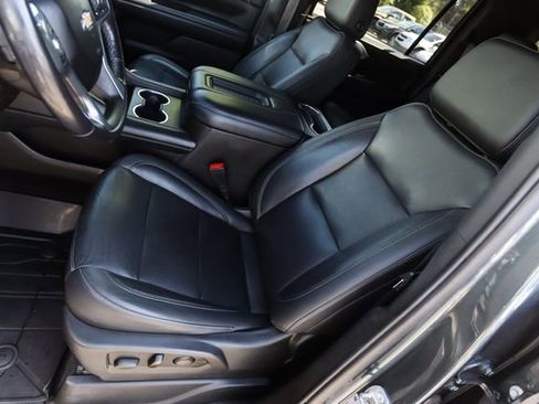 Used 2021 Chevrolet Suburban LT w/ Luxury Package AWD/4WD image 43