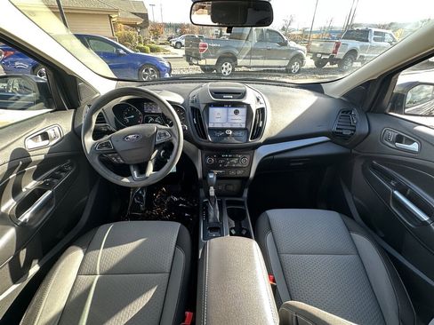 Used 2017 Ford Escape SE w/ Equipment Group 201A image 5