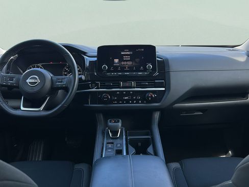 Used 2025 Nissan Pathfinder SV w/ SV Premium Package FWD image 17