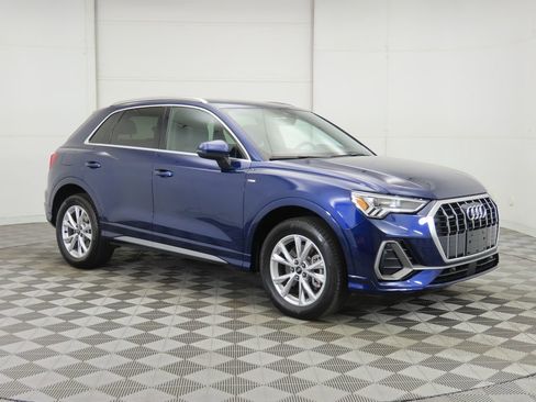 Used 2023 Audi Q3 2.0T Premium w/ Convenience Package image 3