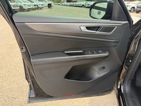 Used 2024 Volkswagen Atlas Cross Sport SE w/ Panoramic Sunroof Package image 9