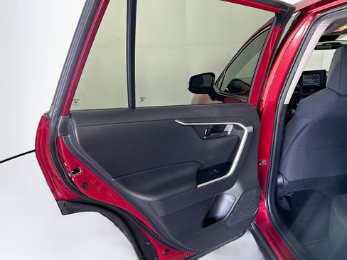 Used 2021 Toyota RAV4 LE image 24