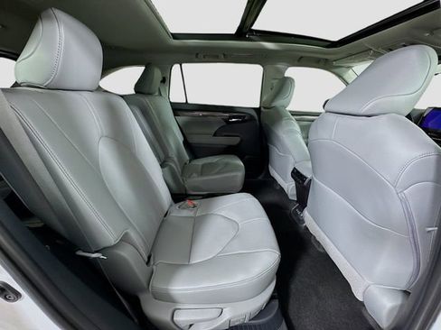New 2026 Toyota Highlander Platinum image 29