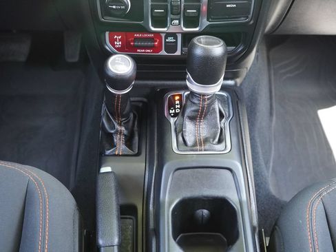 Used 2022 Jeep Gladiator Mojave w/ Cold Weather Group AWD/4WD image 24
