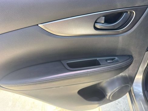 Used 2021 Nissan Rogue Sport S FWD image 9