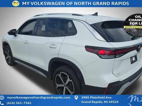 Used 2025 Volkswagen Tiguan SE AWD/4WD image 9