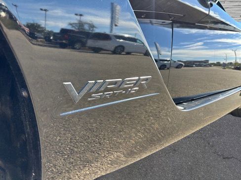 Used 2004 Dodge Viper SRT-10 image 10