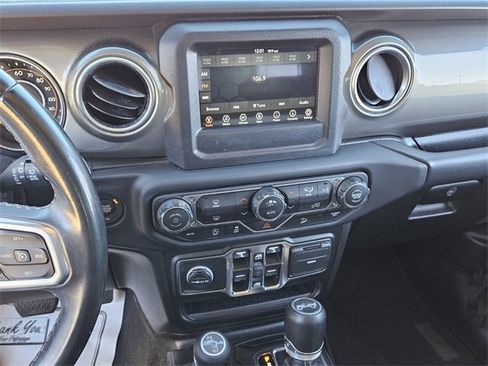 Used 2019 Jeep Wrangler Unlimited Sahara image 17