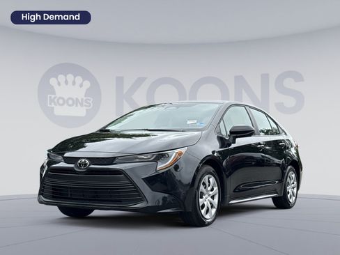 Used 2026 Toyota Corolla LE FWD image 1