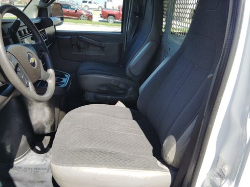 Used 2018 Chevrolet Express 2500 w/ Driver Convenience Package RWD image 13