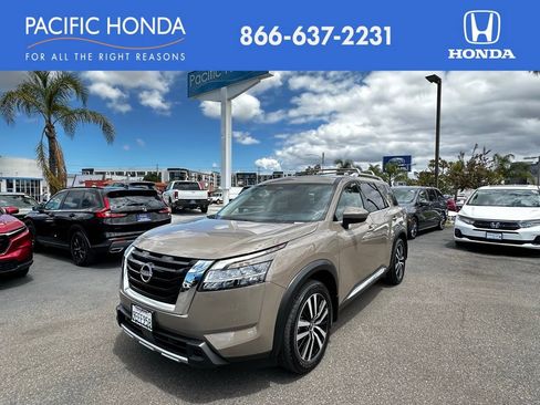Used 2023 Nissan Pathfinder Platinum FWD image 1