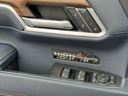 Used 2022 Chevrolet Silverado 1500 High Country w/ High Country Premium Package image 23