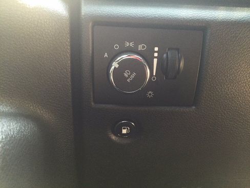 Used 2019 Jeep Grand Cherokee Altitude AWD/4WD image 34