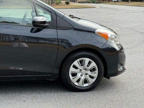 Used 2012 Toyota Yaris L image 5