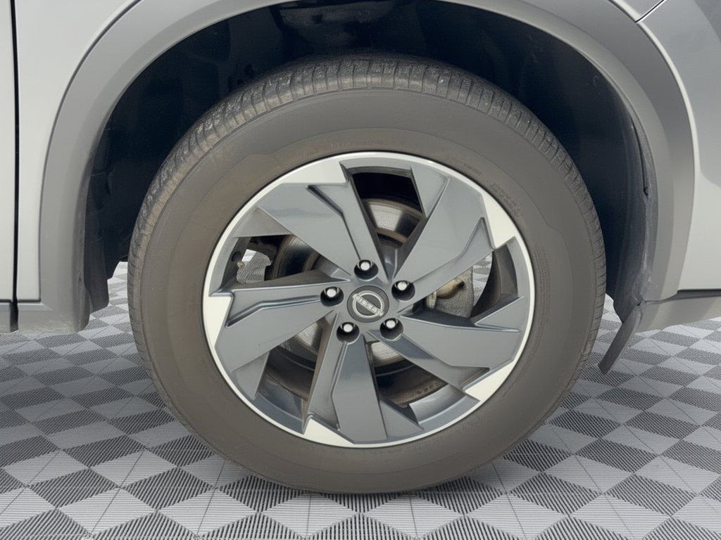 Used 2025 Nissan Rogue SV AWD/4WD image 13