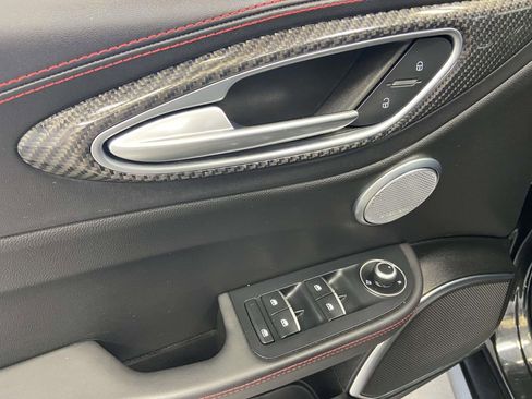 Used 2023 Alfa Romeo Giulia Estrema image 21