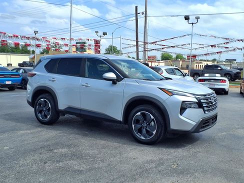 Used 2025 Nissan Rogue SV FWD image 21