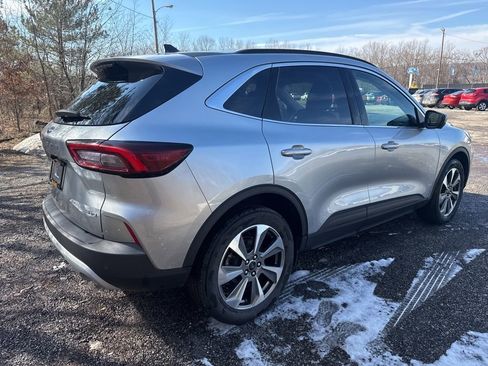 Used 2023 Ford Escape Platinum image 9