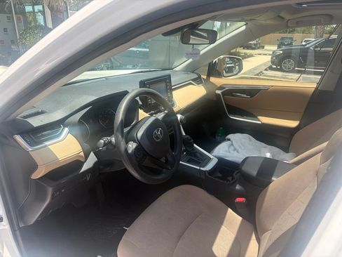 Used 2020 Toyota RAV4 XLE w/ Convenience Package FWD image 5